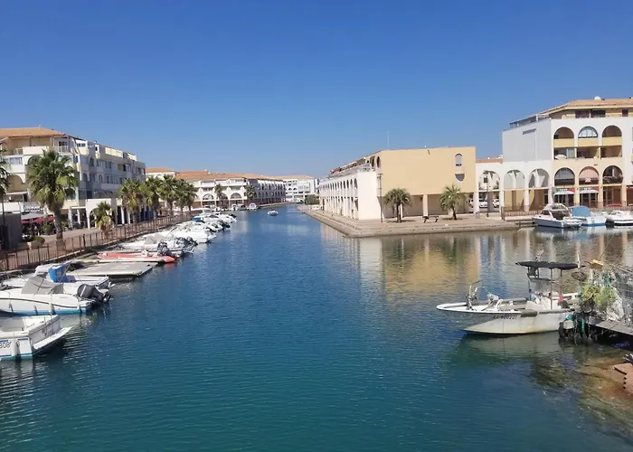 Sete Marina Des Quilles, Grand T2 Climatise, Proche Plage, Parking Prive