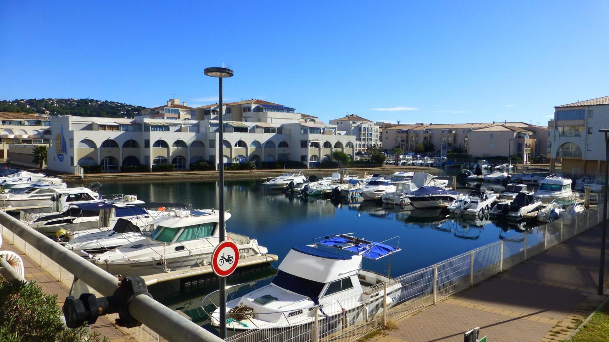 Appartement Marina Des Quilles, Grand T2 Climatise, Proche Plage, Parking Prive