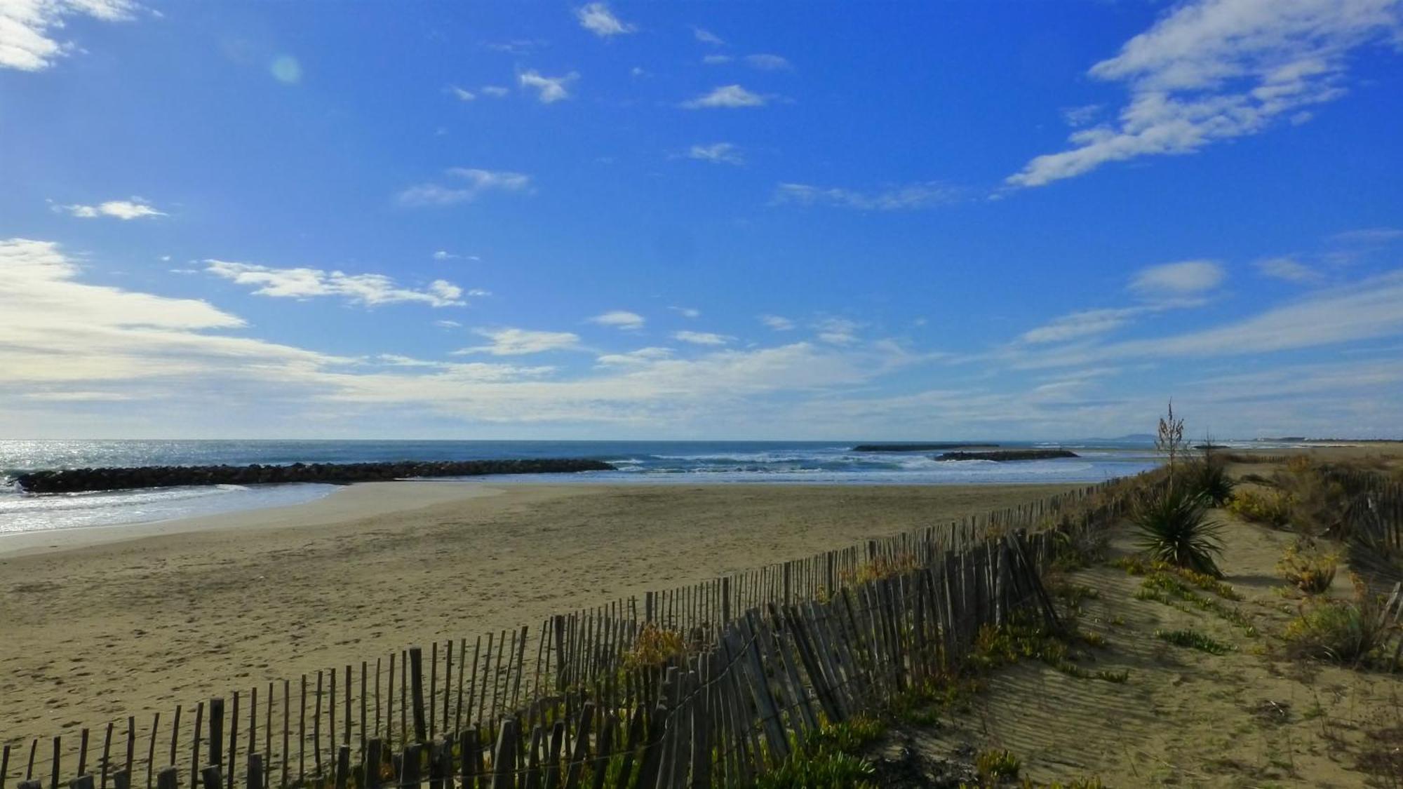 Marina Des Quilles, Grand T2 Climatise, Proche Plage, Parking Prive Appartement *