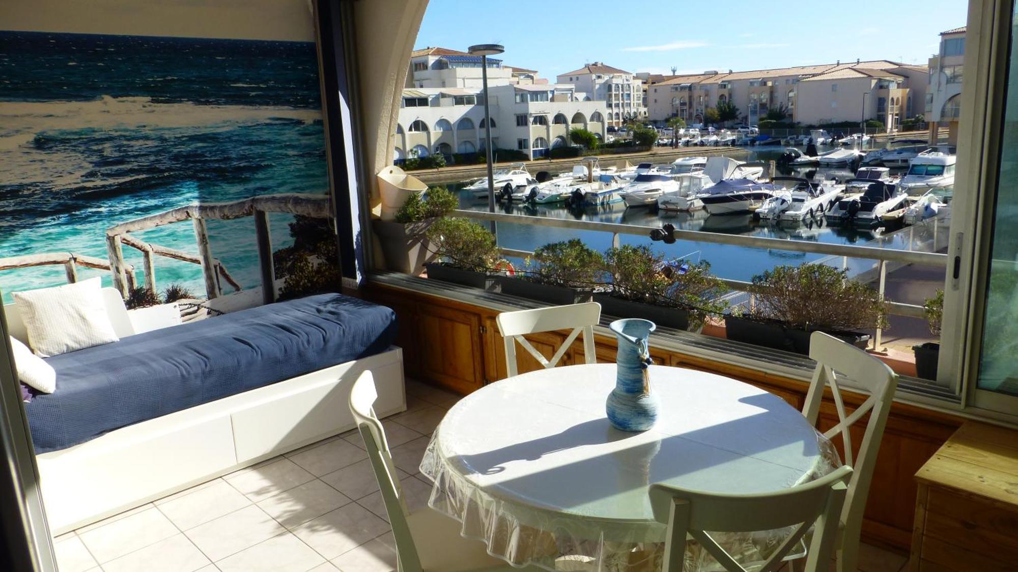 Marina Des Quilles, Grand T2 Climatise, Proche Plage, Parking Prive