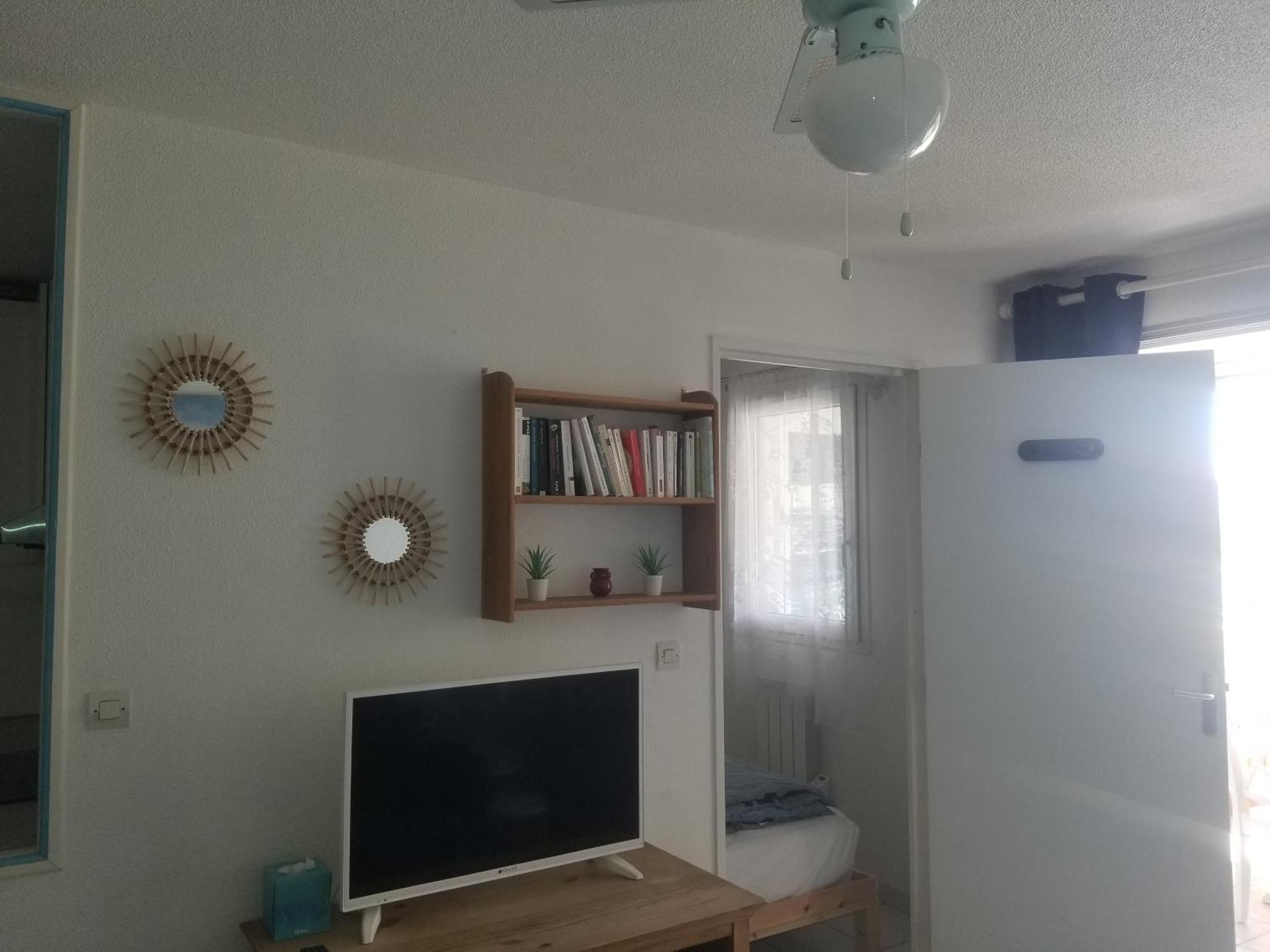 Marina Des Quilles, Grand T2 Climatise, Proche Plage, Parking Prive Apartamento