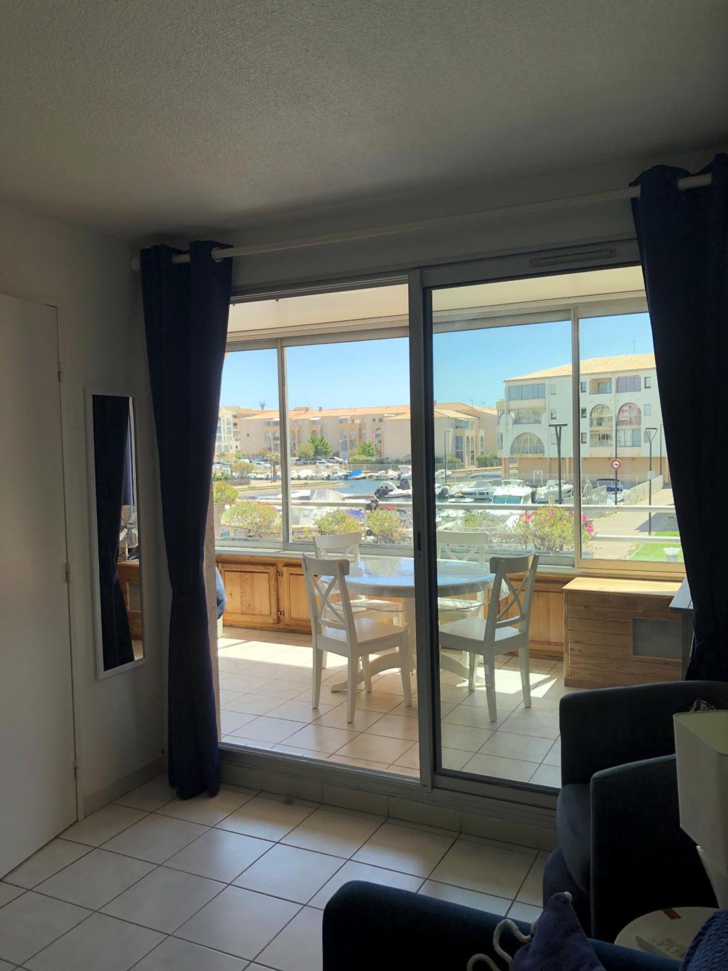 Appartement Marina Des Quilles, Grand T2 Climatise, Proche Plage, Parking Prive